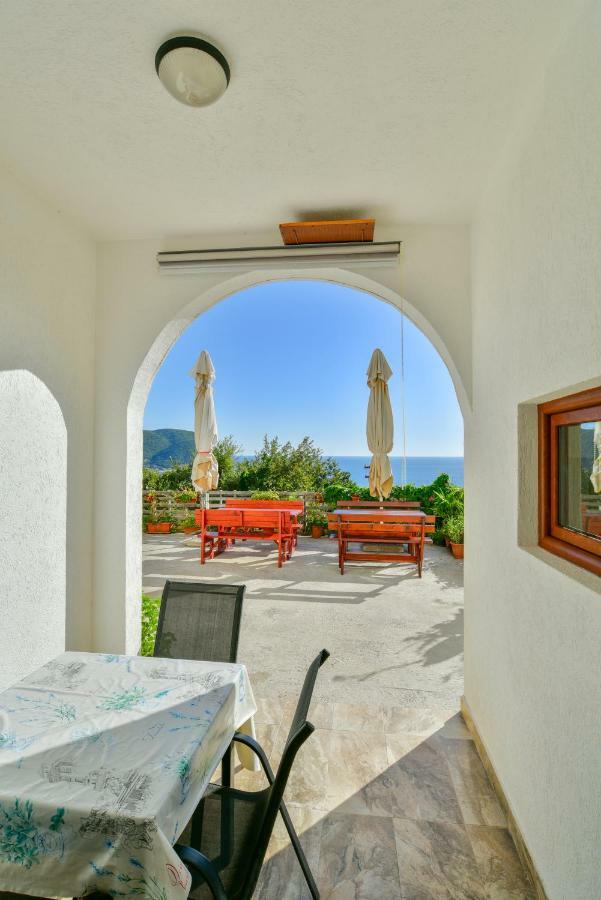 Pataki Guesthouse Petrovac Kültér fotó